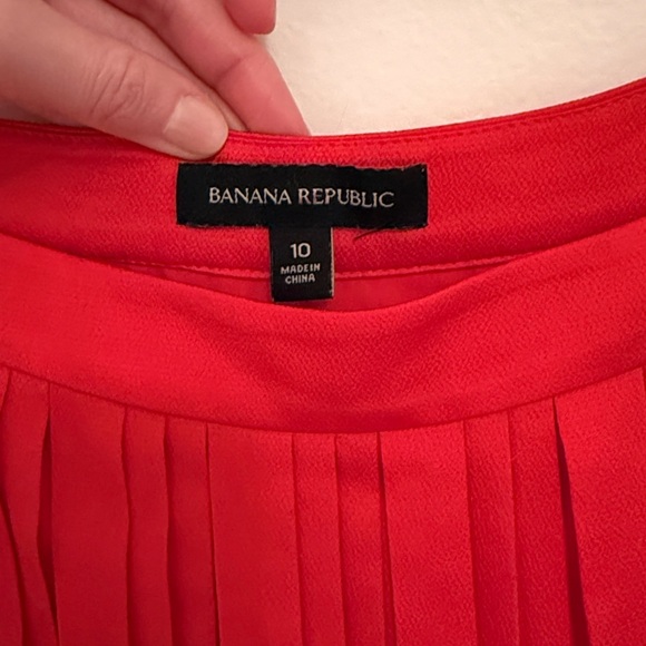 Banana Republic Pleated Midi Skirt in Red Flowing A-Line Silk Satin zip-up hip - Picture 2 of 9
